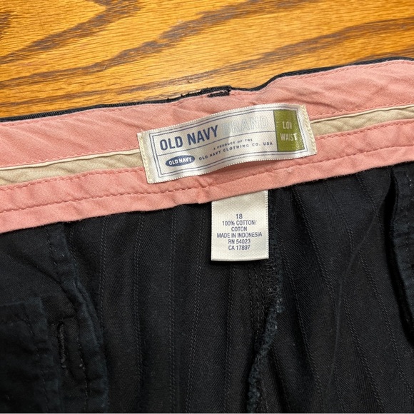 Old Navy Black Flat Bermuda Shorts Y2K - Picture 3 of 11